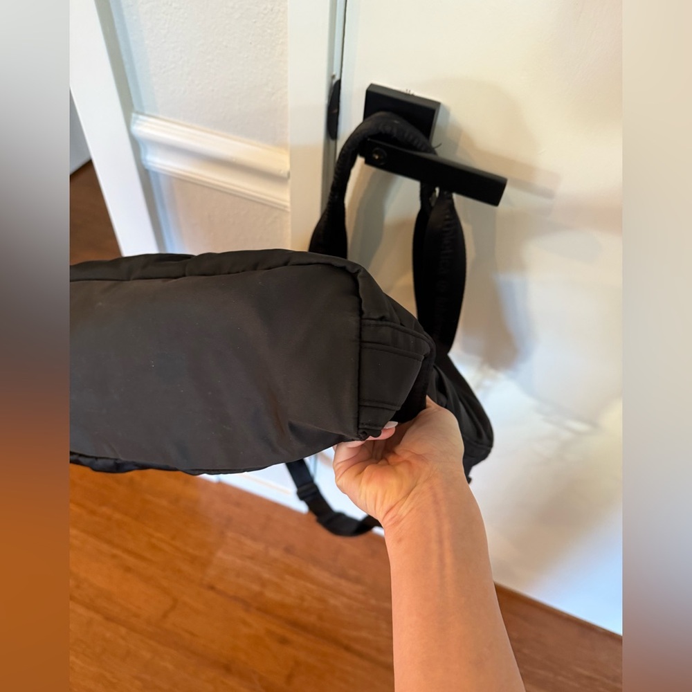 Lululemon Flow and Go Bag (Rare) - Picture 4 of 6